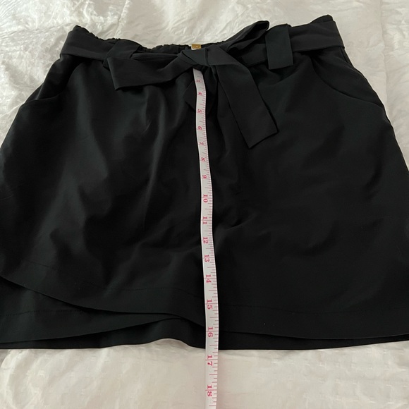 Athleta skort with pockets. Great condition. Breathable material. - Picture 3 of 5